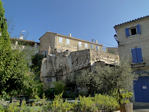 maisons sur rocher à fontvieille